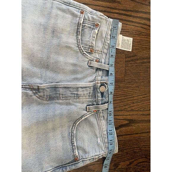 Levi’s Premium Denim Shorts Women size 27 distressed blue button fly - Picture 7 of 9